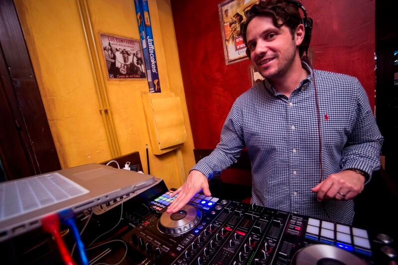 DJ