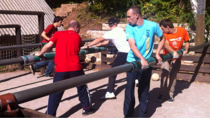 Mobendo team building ljudski stolni nogomet