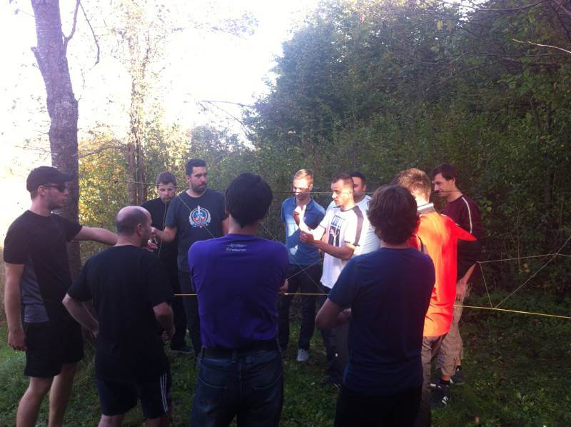 Mobendo team building spider web