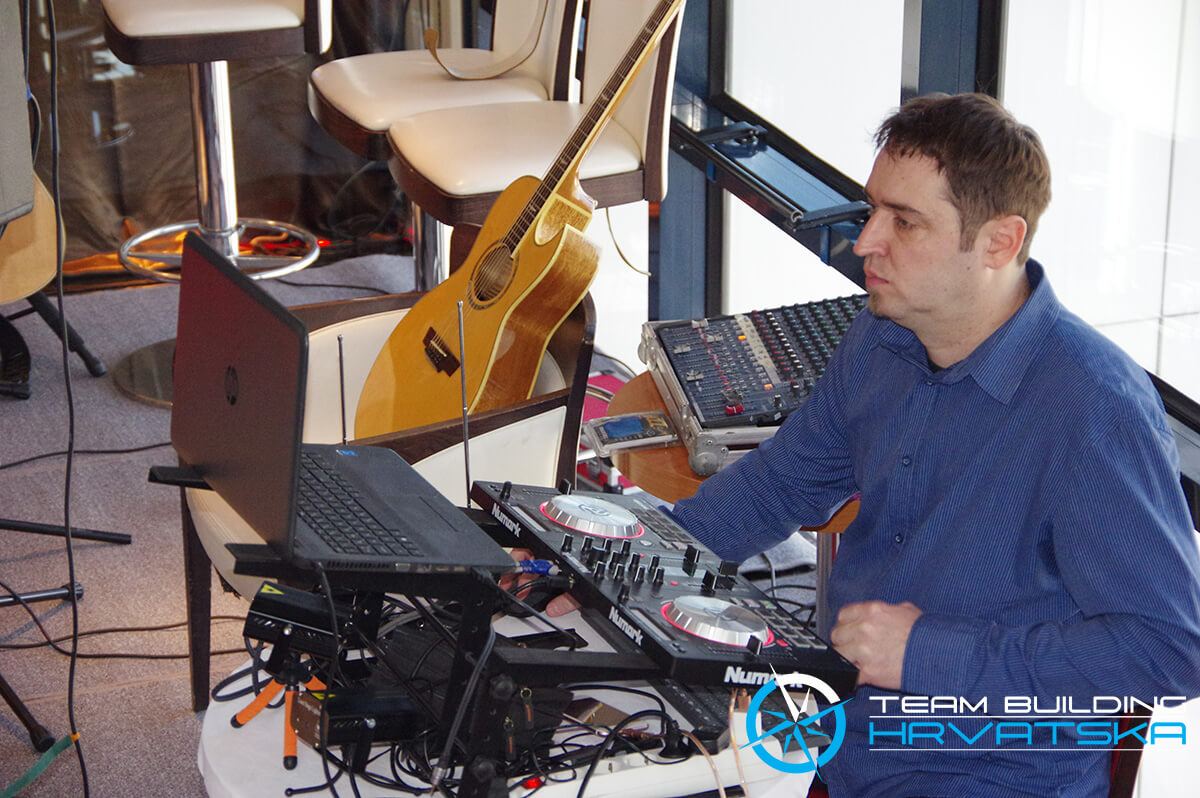 Party u Vertigo baru - DJ